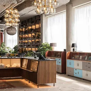 Yust Hotel